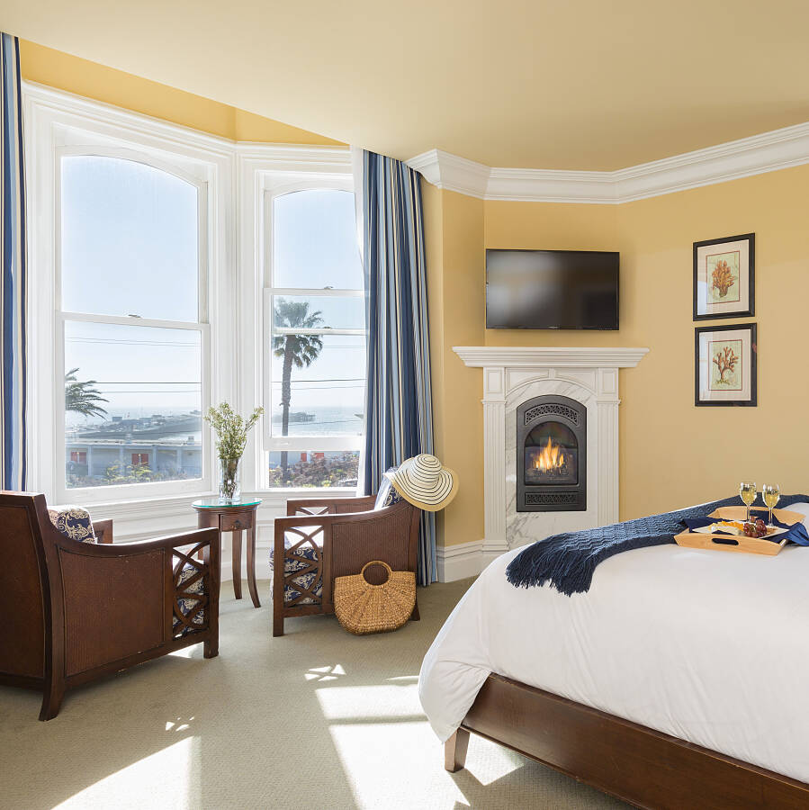 Santa Cruz Hotel Rooms - West Cliff Inn - Monterey Bay Coastal  Accommodations