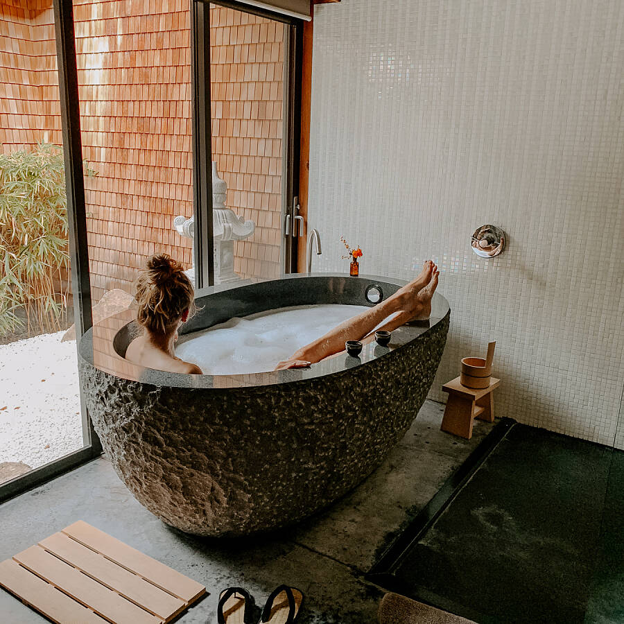 Soaker tub online with jets